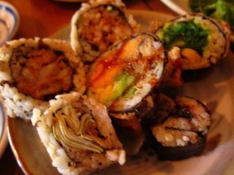 miyas-medley-of-vegan-sushi-640x480